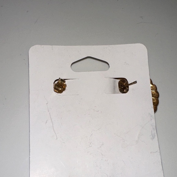 Vintage Gold Shell Earrings - Picture 3 of 3